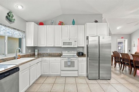 House in Indian Rocks Beach, Florida 4 bedrooms, 307.32 sq.m. № 2403417 - photo 15