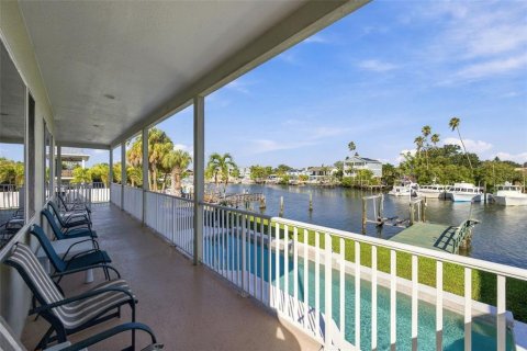 House in Indian Rocks Beach, Florida 4 bedrooms, 307.32 sq.m. № 2403417 - photo 6