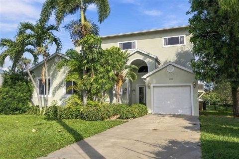 House in Indian Rocks Beach, Florida 4 bedrooms, 307.32 sq.m. № 2403417