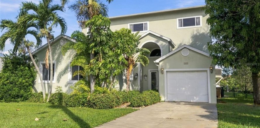 House in Indian Rocks Beach, Florida 4 bedrooms, 307.32 sq.m. № 2403417