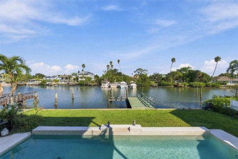 House in Indian Rocks Beach, Florida 4 bedrooms, 307.32 sq.m. № 2403417 - photo 8