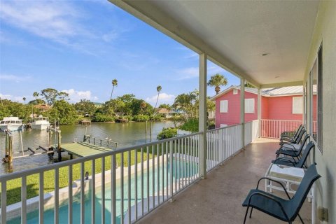 House in Indian Rocks Beach, Florida 4 bedrooms, 307.32 sq.m. № 2403417 - photo 5