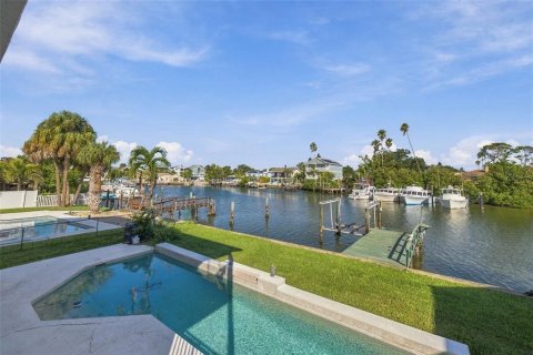 House in Indian Rocks Beach, Florida 4 bedrooms, 307.32 sq.m. № 2403417 - photo 7