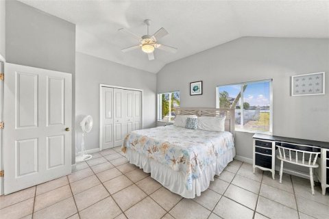House in Indian Rocks Beach, Florida 4 bedrooms, 307.32 sq.m. № 2403417 - photo 22
