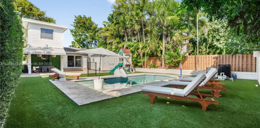 House in Fort Lauderdale, Florida 3 bedrooms, 175.86 sq.m. № 1749889