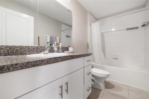 Casa en venta en Tampa, Florida, 4 dormitorios, 179.77 m2 № 2206448 - foto 18