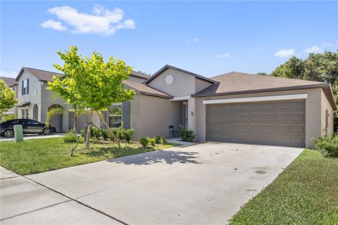 Casa en venta en Tampa, Florida, 4 dormitorios, 179.77 m2 № 2206448 - foto 2
