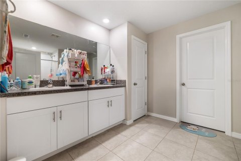 Casa en venta en Tampa, Florida, 4 dormitorios, 179.77 m2 № 2206448 - foto 13