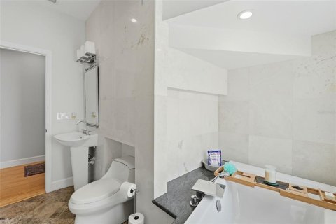 Купить виллу или дом в Сент-Питерсберг, Флорида 9 комнат, 242.85м2, № 2120419 - фото 17