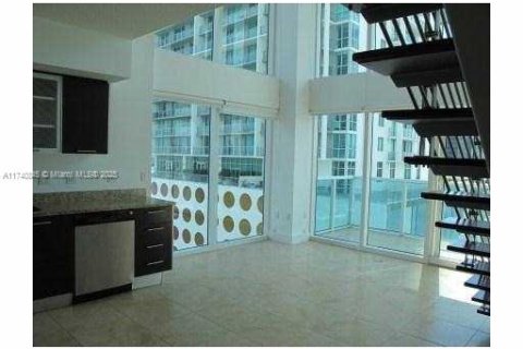 Copropriété à louer à Miami, Floride: 2 chambres, 119.75 m2 № 1490746 - photo 10