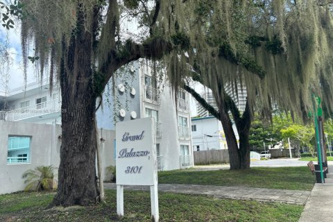 Copropriété à louer à Miami, Floride: 2 chambres, 119.75 m2 № 1490746 - photo 12