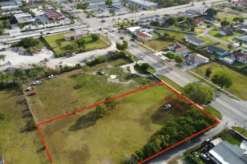 Terreno en venta en Goulds, Florida № 1937668 - foto 6