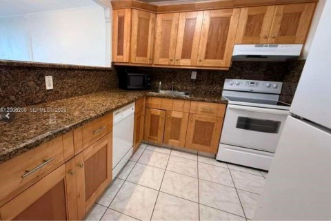 Copropriété à louer à North Miami Beach, Floride: 1 chambre, 72.46 m2 № 2071018 - photo 5
