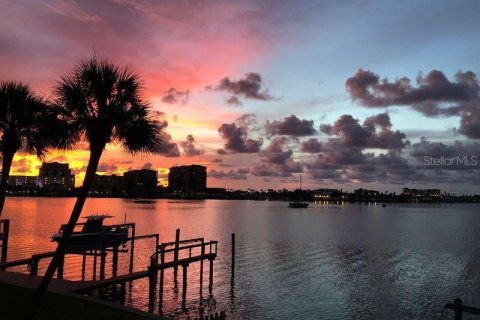 Condominio en Clearwater, Florida, 2 dormitorios № 2295188
