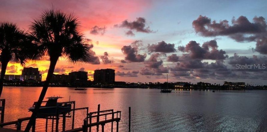 Condominio en Clearwater, Florida, 2 dormitorios  № 2295188