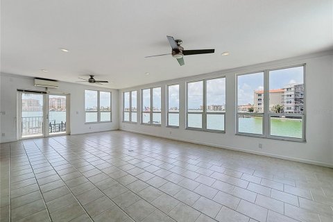 Condominio en venta en Clearwater, Florida, 2 dormitorios, 181.35 m2 № 2295188 - foto 7