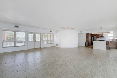 Condominio en venta en Clearwater, Florida, 2 dormitorios, 181.35 m2 № 2295188 - foto 9