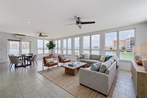 Condominio en venta en Clearwater, Florida, 2 dormitorios, 181.35 m2 № 2295188 - foto 3