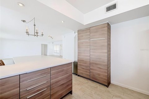 Condominio en venta en Clearwater, Florida, 2 dormitorios, 181.35 m2 № 2295188 - foto 13