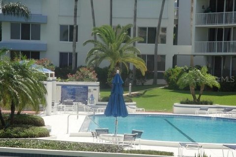 Condo in Saint Petersburg, Florida, 2 bedrooms  № 1782964 - photo 15