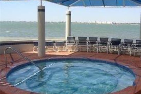 Condo in Saint Petersburg, Florida, 2 bedrooms  № 1782964 - photo 22