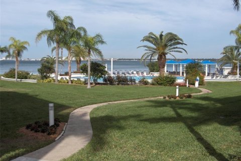 Condo in Saint Petersburg, Florida, 2 bedrooms  № 1782964 - photo 23