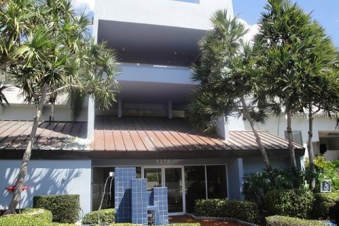 Condo in Saint Petersburg, Florida, 2 bedrooms  № 1782964 - photo 2