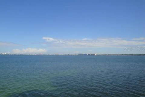 Condo in Saint Petersburg, Florida, 2 bedrooms  № 1782964 - photo 17