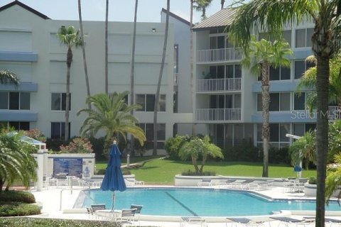 Condo in Saint Petersburg, Florida, 2 bedrooms  № 1782964 - photo 14