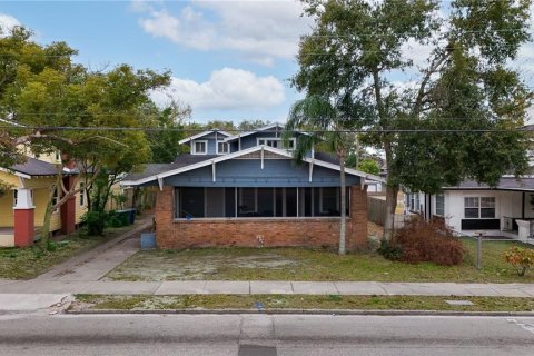Immobilier commercial à Tampa, Floride 8 chambres, 242.1 m2 № 2139989