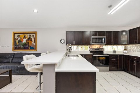House in Miramar, Florida 3 bedrooms, 160.81 sq.m. № 1830300 - photo 8
