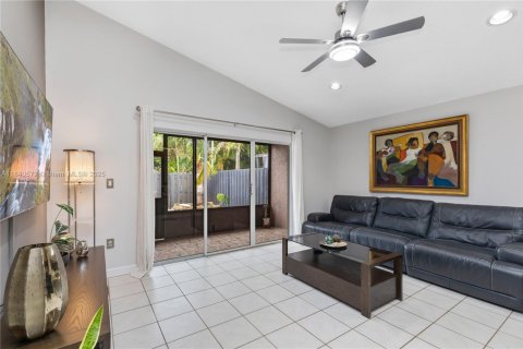 House in Miramar, Florida 3 bedrooms, 160.81 sq.m. № 1830300 - photo 21