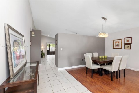House in Miramar, Florida 3 bedrooms, 160.81 sq.m. № 1830300 - photo 13