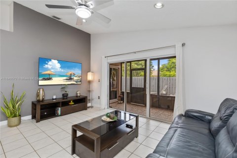 House in Miramar, Florida 3 bedrooms, 160.81 sq.m. № 1830300 - photo 20