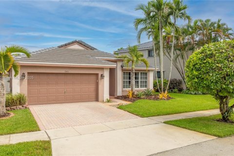 House in Miramar, Florida 3 bedrooms, 160.81 sq.m. № 1830300 - photo 3