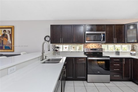 House in Miramar, Florida 3 bedrooms, 160.81 sq.m. № 1830300 - photo 6