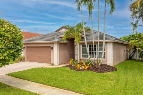 House in Miramar, Florida 3 bedrooms, 160.81 sq.m. № 1830300 - photo 2