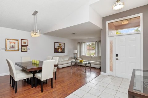 House in Miramar, Florida 3 bedrooms, 160.81 sq.m. № 1830300 - photo 11