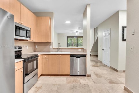 Снять в аренду таунхаус в Уэстон, Флорида 2 спальни, 107.3м2, № 2004557 - фото 5