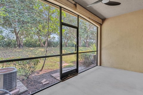 Снять в аренду таунхаус в Уэстон, Флорида 2 спальни, 107.3м2, № 2004557 - фото 19