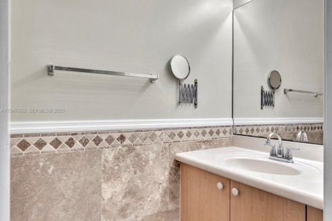 Снять в аренду таунхаус в Уэстон, Флорида 2 спальни, 107.3м2, № 2004557 - фото 18