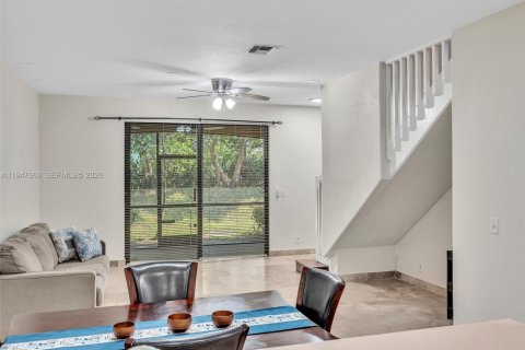 Снять в аренду таунхаус в Уэстон, Флорида 2 спальни, 107.3м2, № 2004557 - фото 14