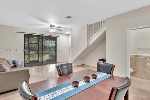 Снять в аренду таунхаус в Уэстон, Флорида 2 спальни, 107.3м2, № 2004557 - фото 13