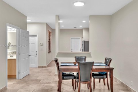 Снять в аренду таунхаус в Уэстон, Флорида 2 спальни, 107.3м2, № 2004557 - фото 12