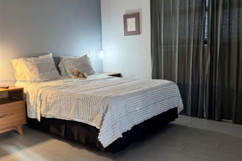 Condo in North Miami Beach, Florida, 2 bedrooms  № 2021478 - photo 29