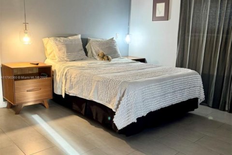 Condo in North Miami Beach, Florida, 2 bedrooms  № 2021478 - photo 28