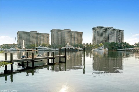 Condominio en Miami, Florida, 2 dormitorios  № 2002347