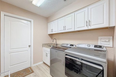 Casa en venta en Weeki Wachee, Florida, 3 dormitorios, 194.17 m2 № 2144867 - foto 27