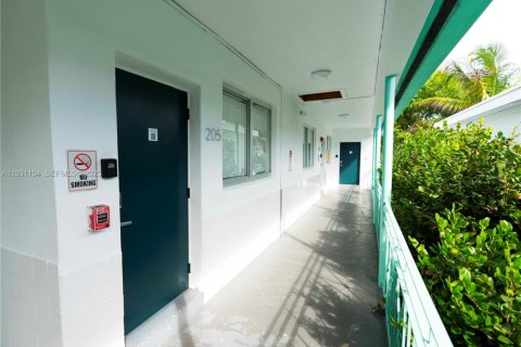 Commercial property in Miami Beach, Florida 7.06 sq.m. № 1989610 - photo 7