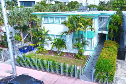 Commercial property in Miami Beach, Florida 7.06 sq.m. № 1989610 - photo 4